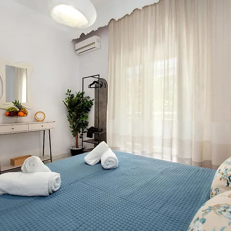 Istos Living يميناريا